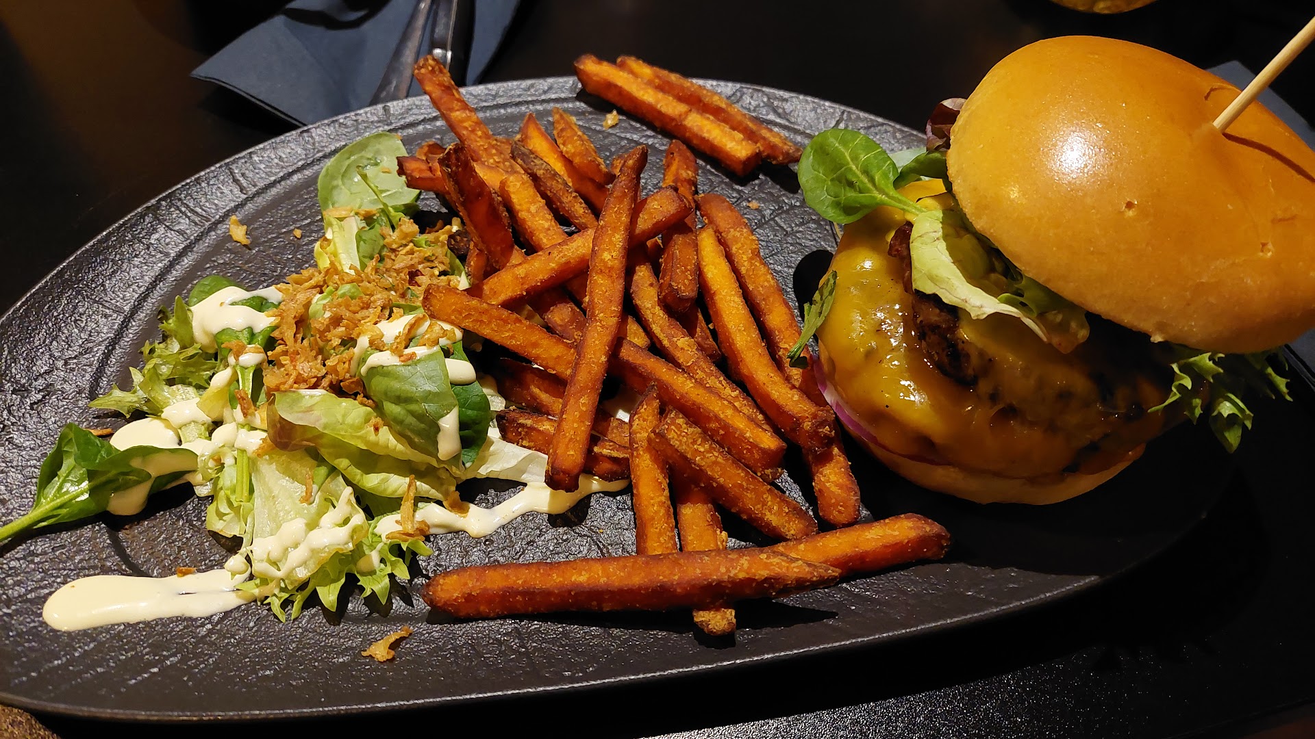 Photo Dark Steakhouse