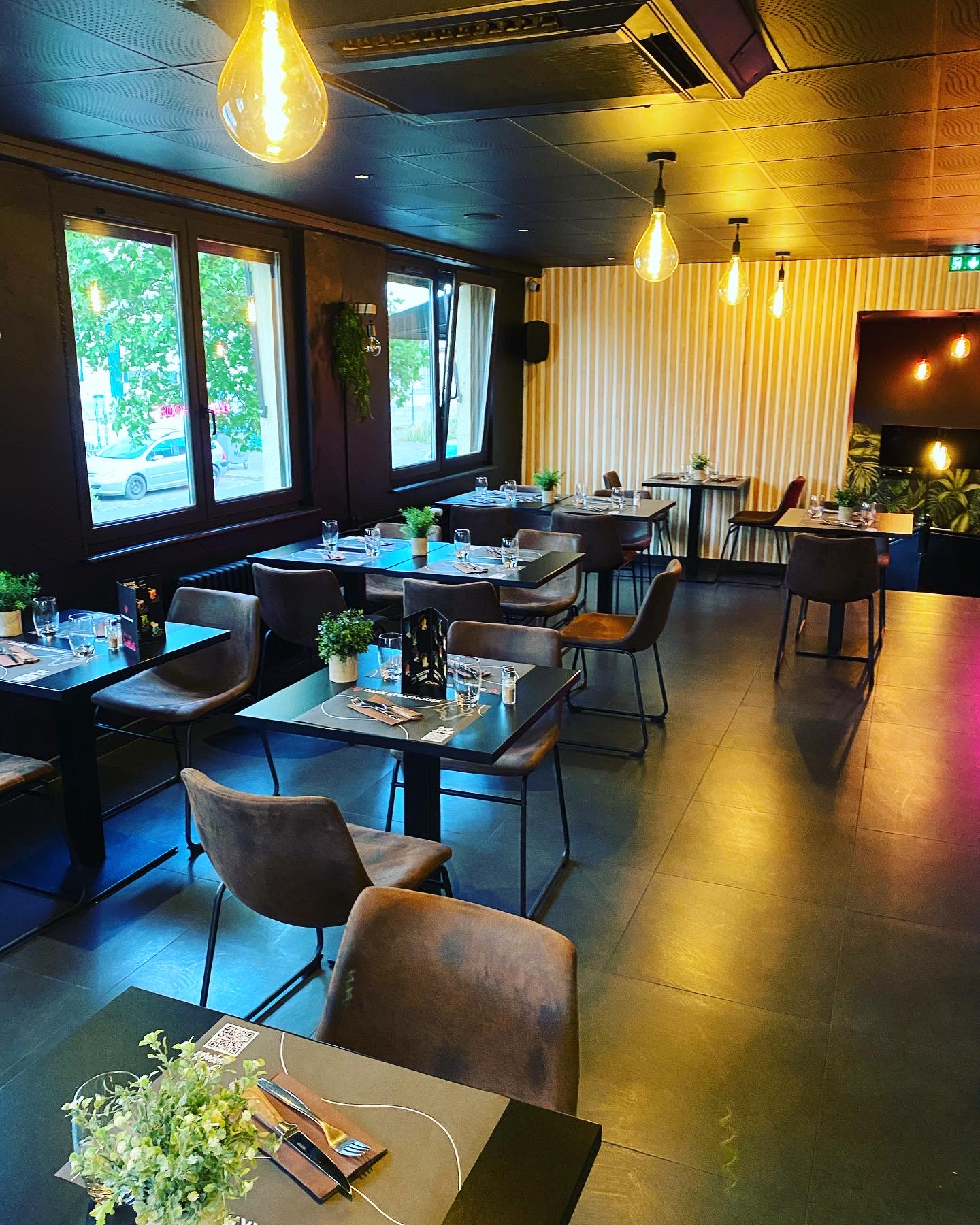 Photo Dark Steakhouse