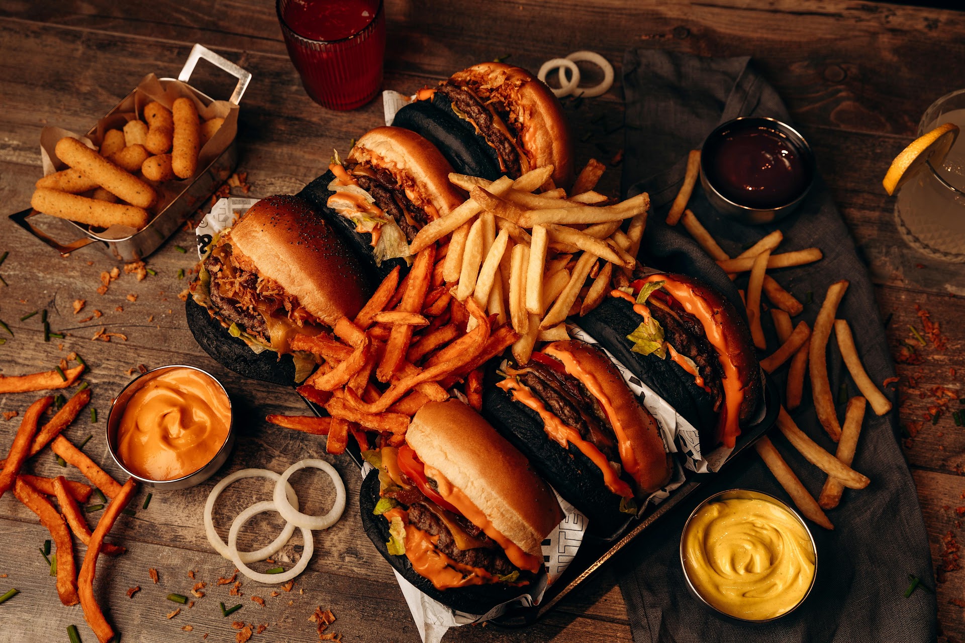 Photo Black & White Burger Pau