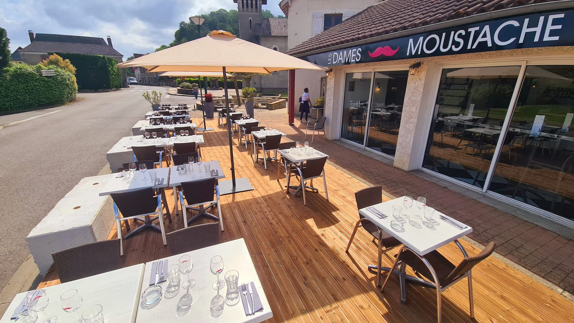 Photo Les Dames Moustache Laroin