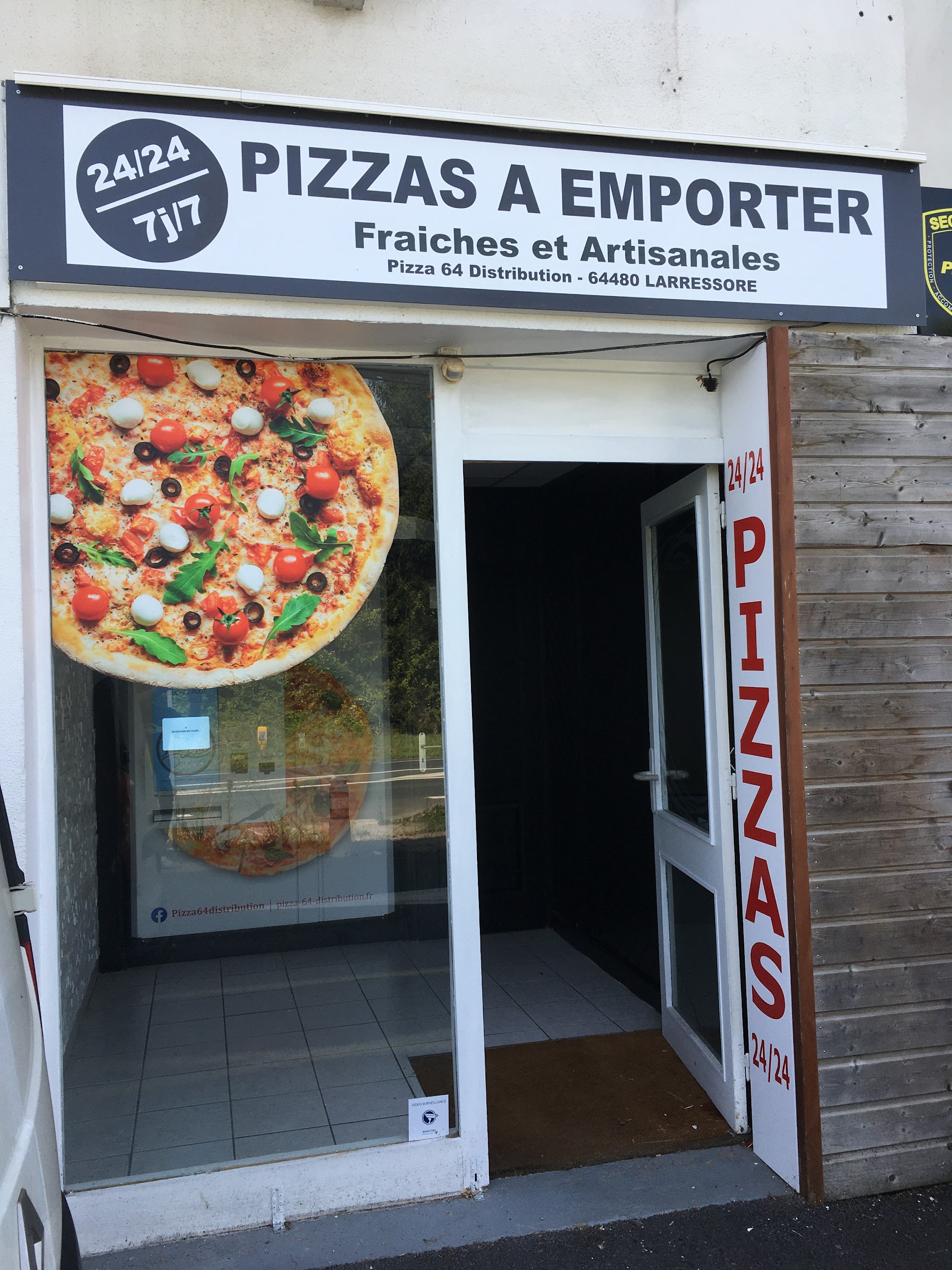 Photo Pizza 64 distribution . distributeur automatique de pizzas ouvert 24H24