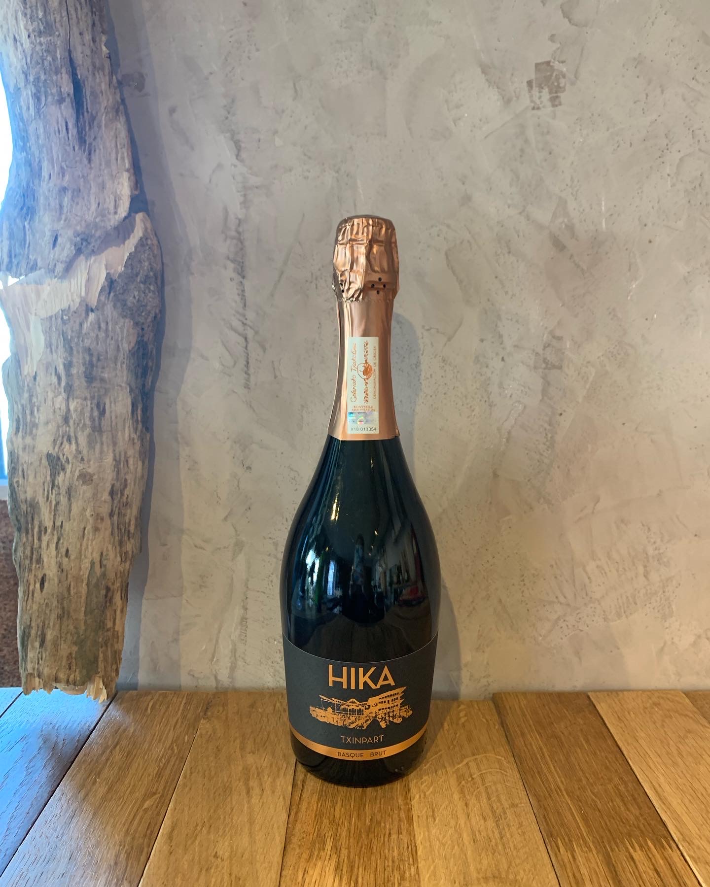 Photo @Authentikav Cave à Vins Propres Parking Derrière