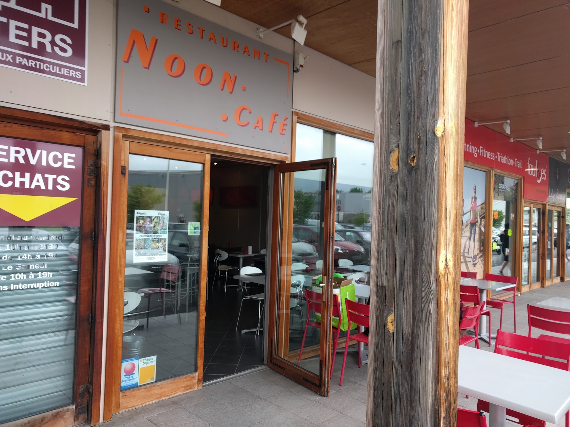 Photo Noon Café