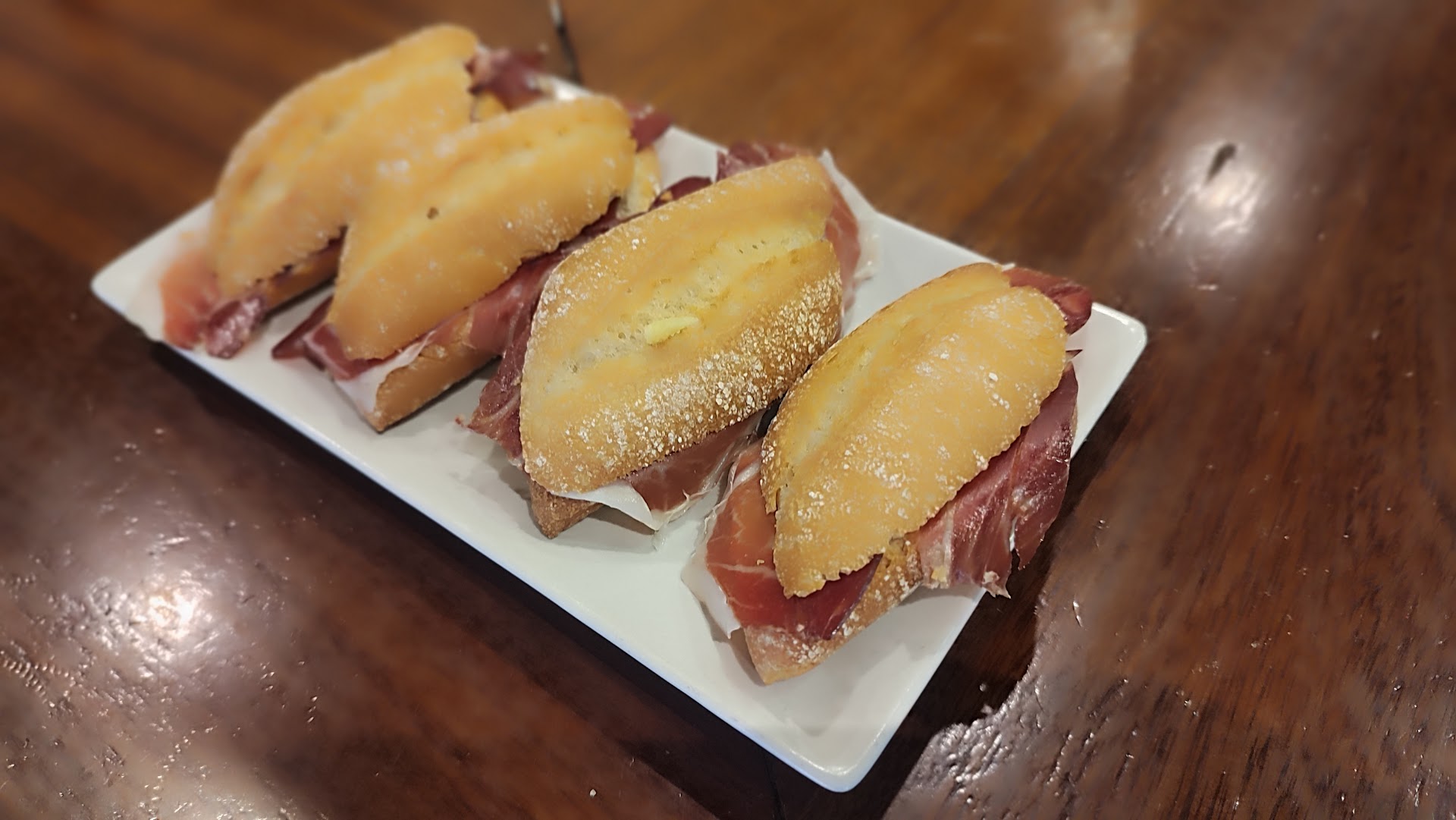 Photo Etxalarko Herriko Ostatua - Herriko Ostatua de Etxalar