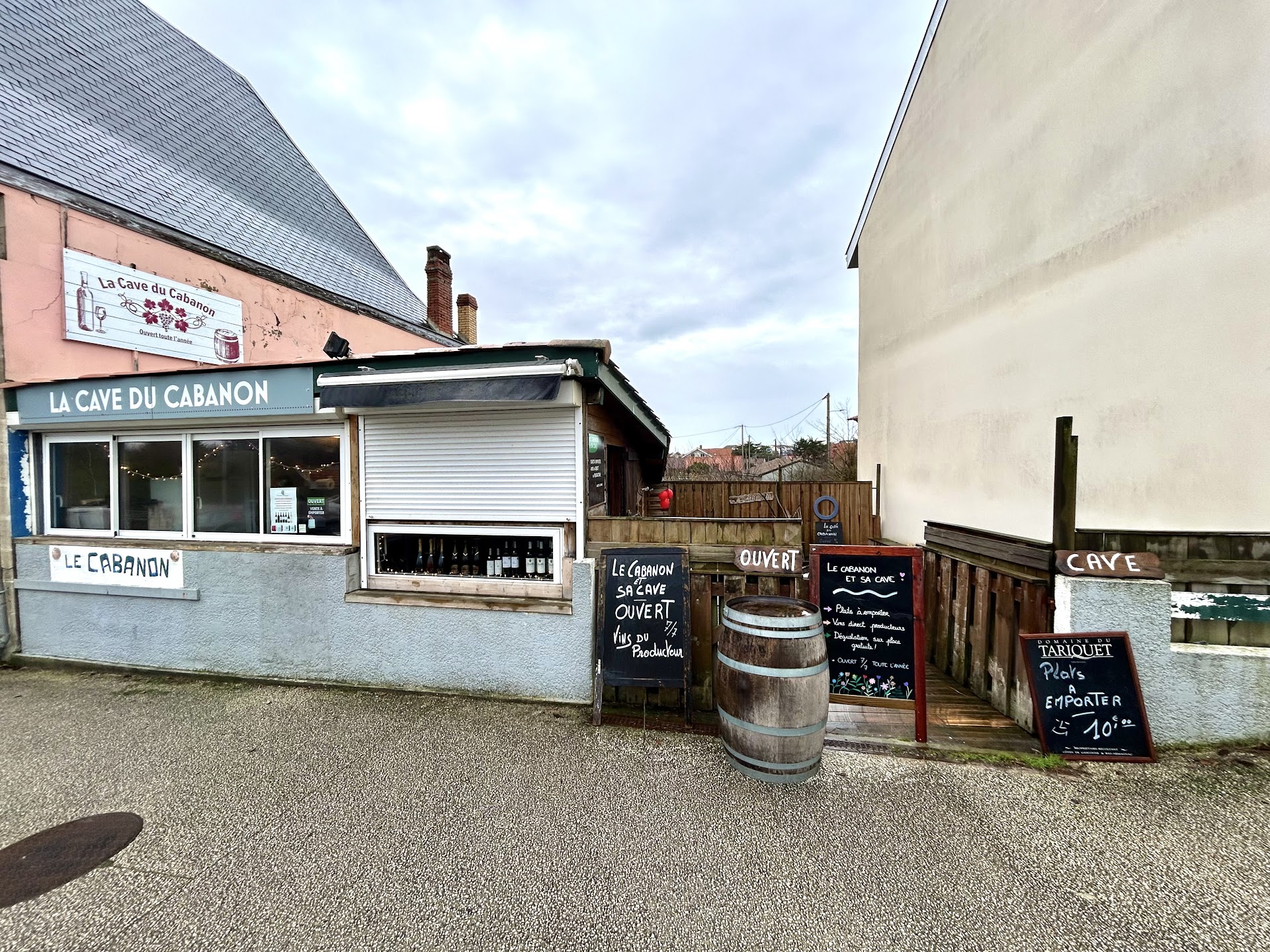 Photo Le cabanon et sa cave à vin