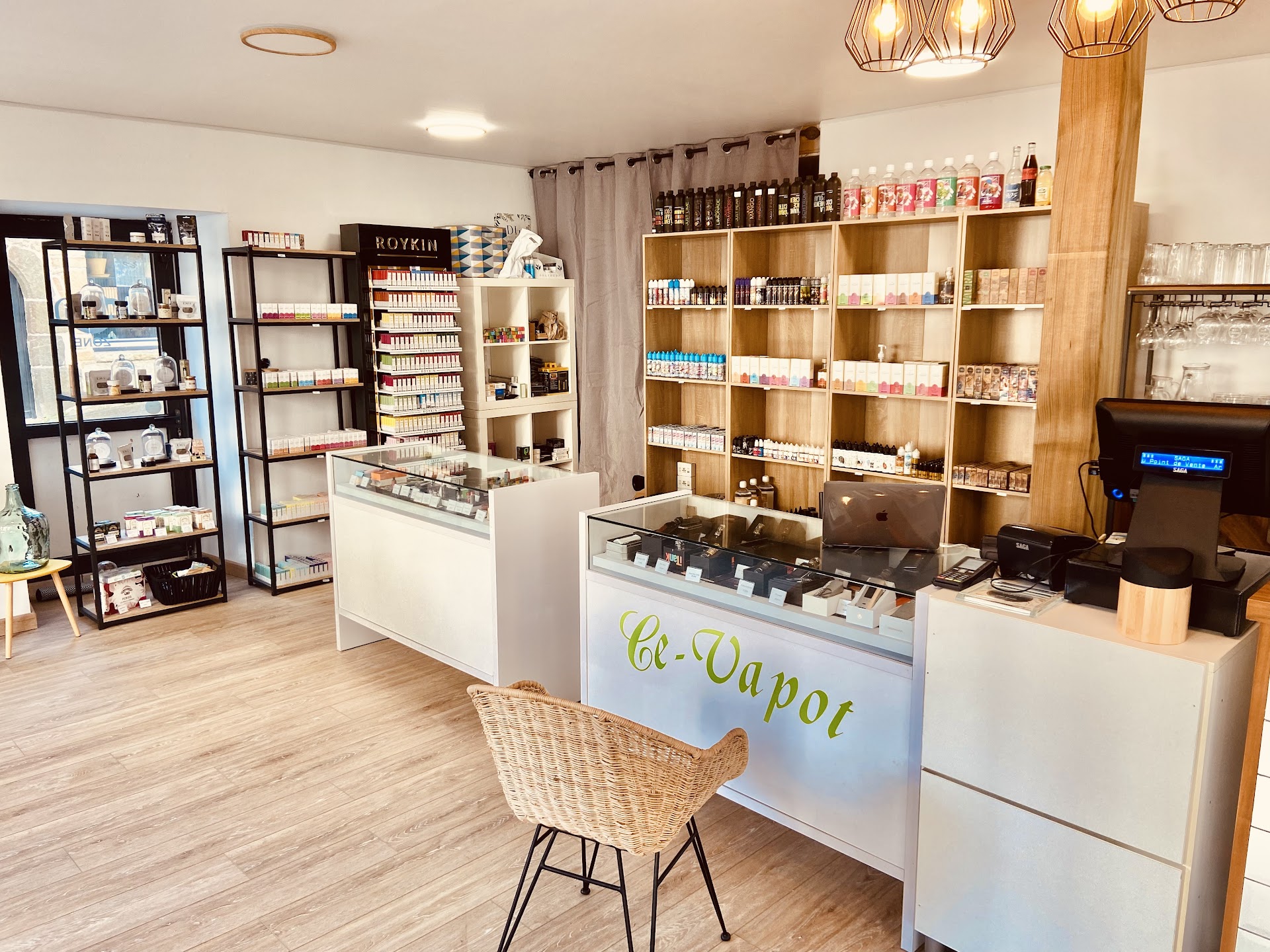 Photo CE VAPOT CROZON - Le Petit Vapoteur Partner - Cigarettes électroniques - E-liquides - CBD - Café