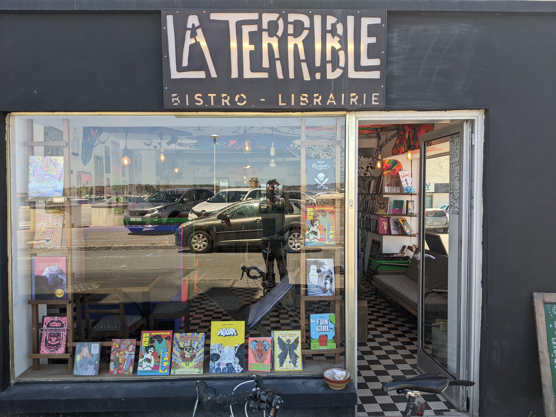 Photo La Terrible Bistro-Libraire