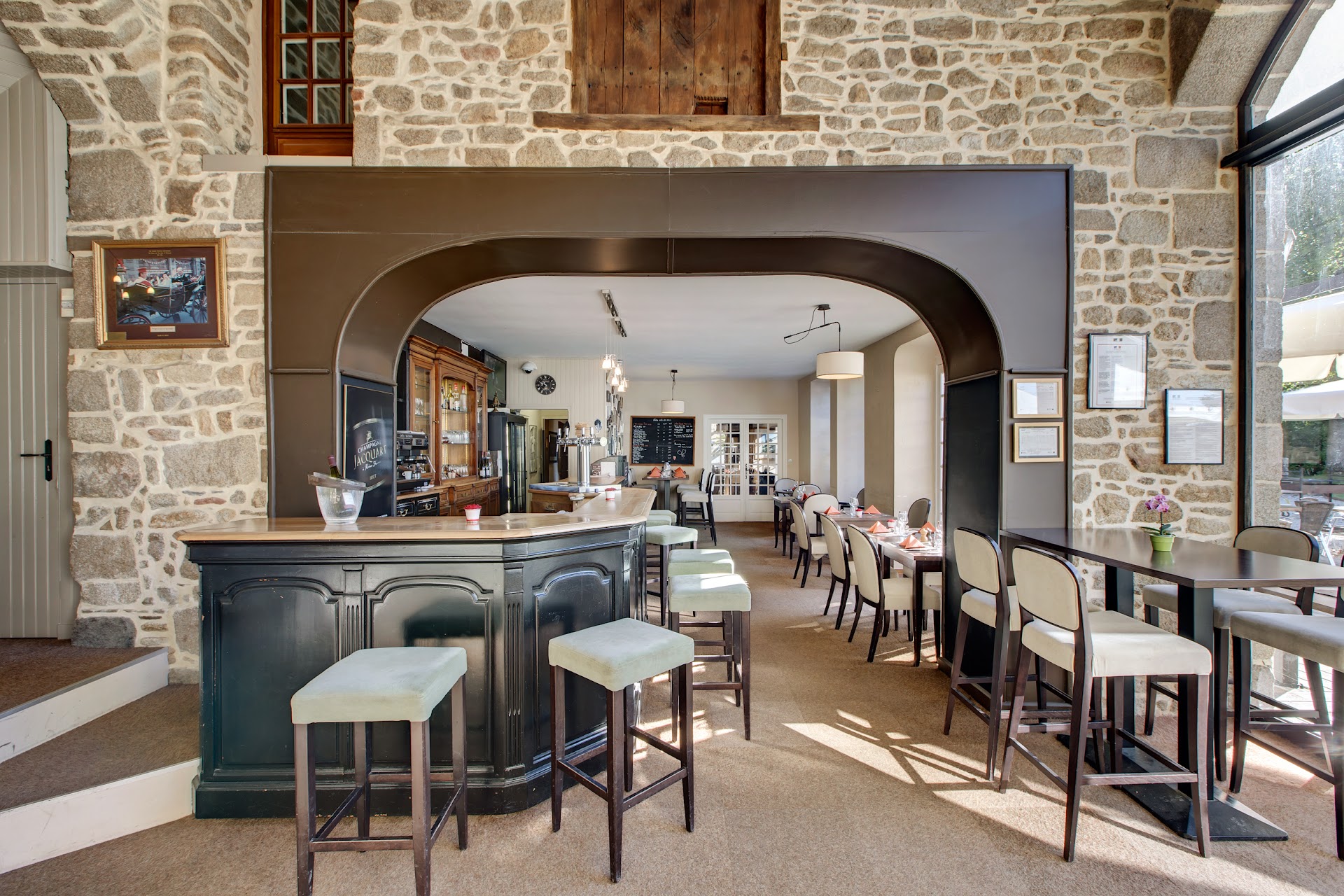 Photo Restaurant Le Club - Les Ormes, Domaine & Resort