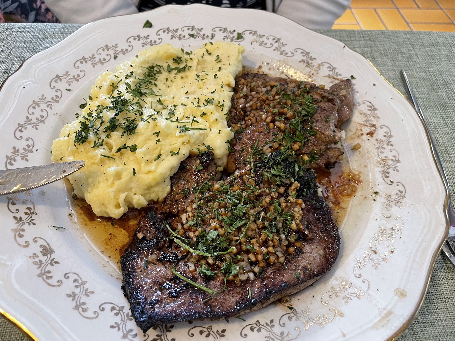 Photo Chez Lucette - Les sœurs Lucette