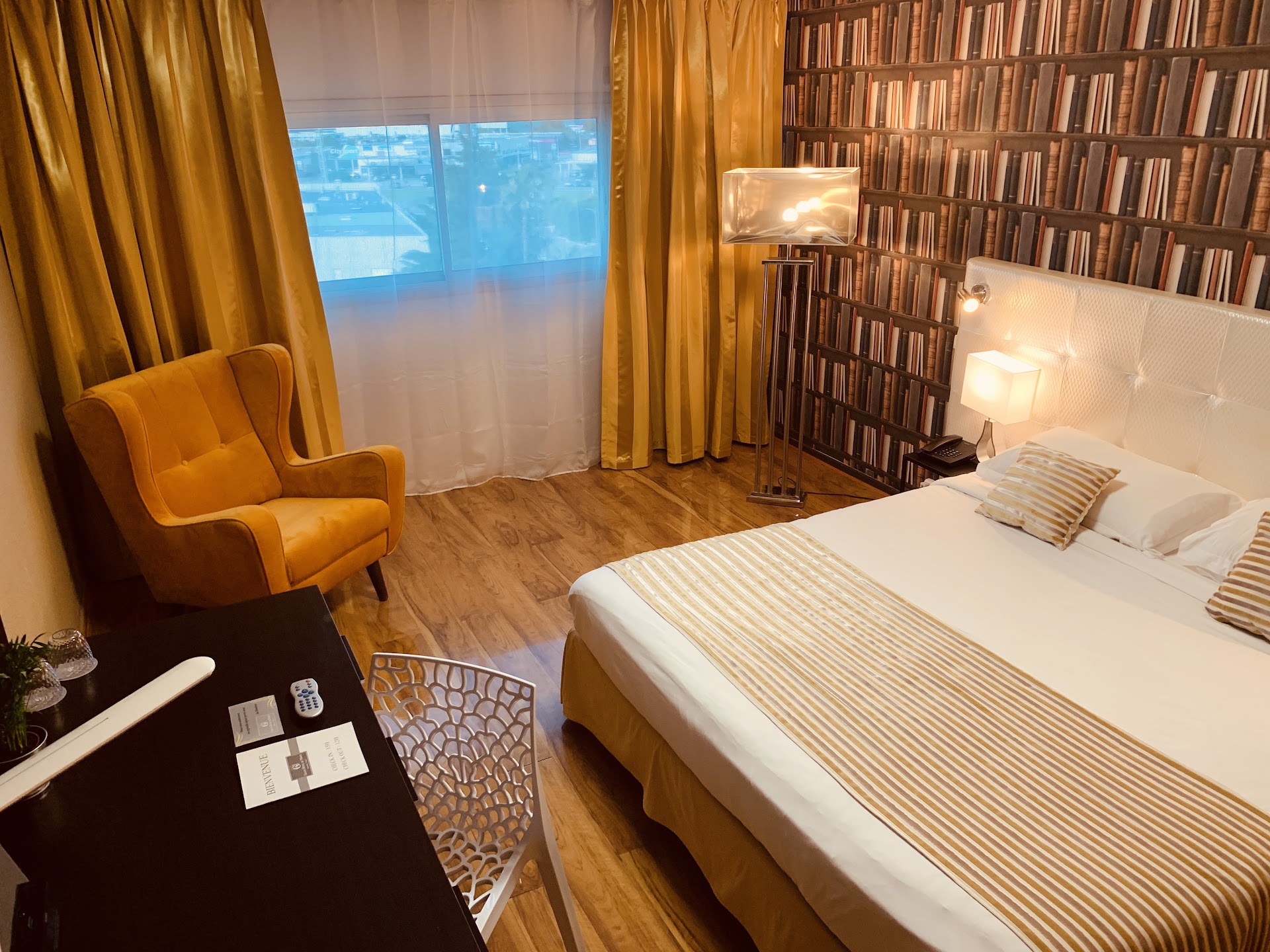 Photo Grand Hôtel de Nîmes - Hôtel 4 Étoiles