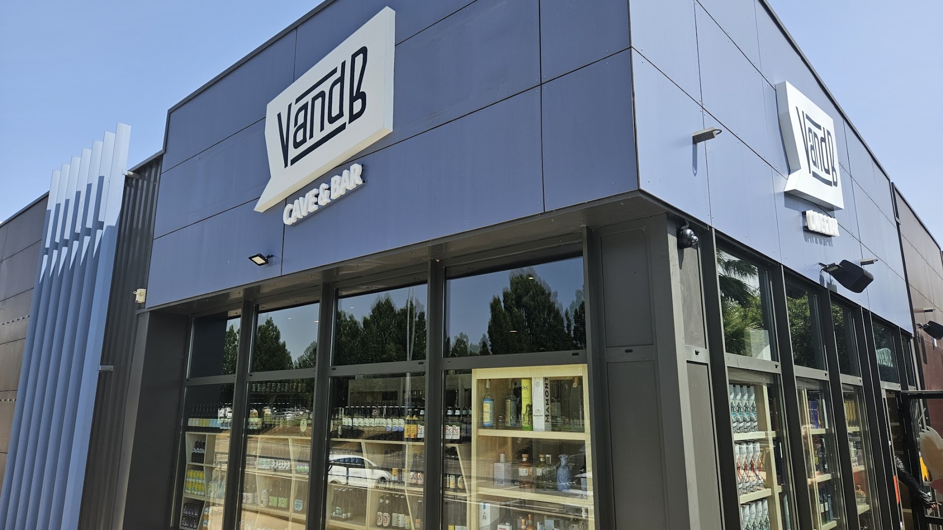 Photo V and B Nîmes Carré Sud