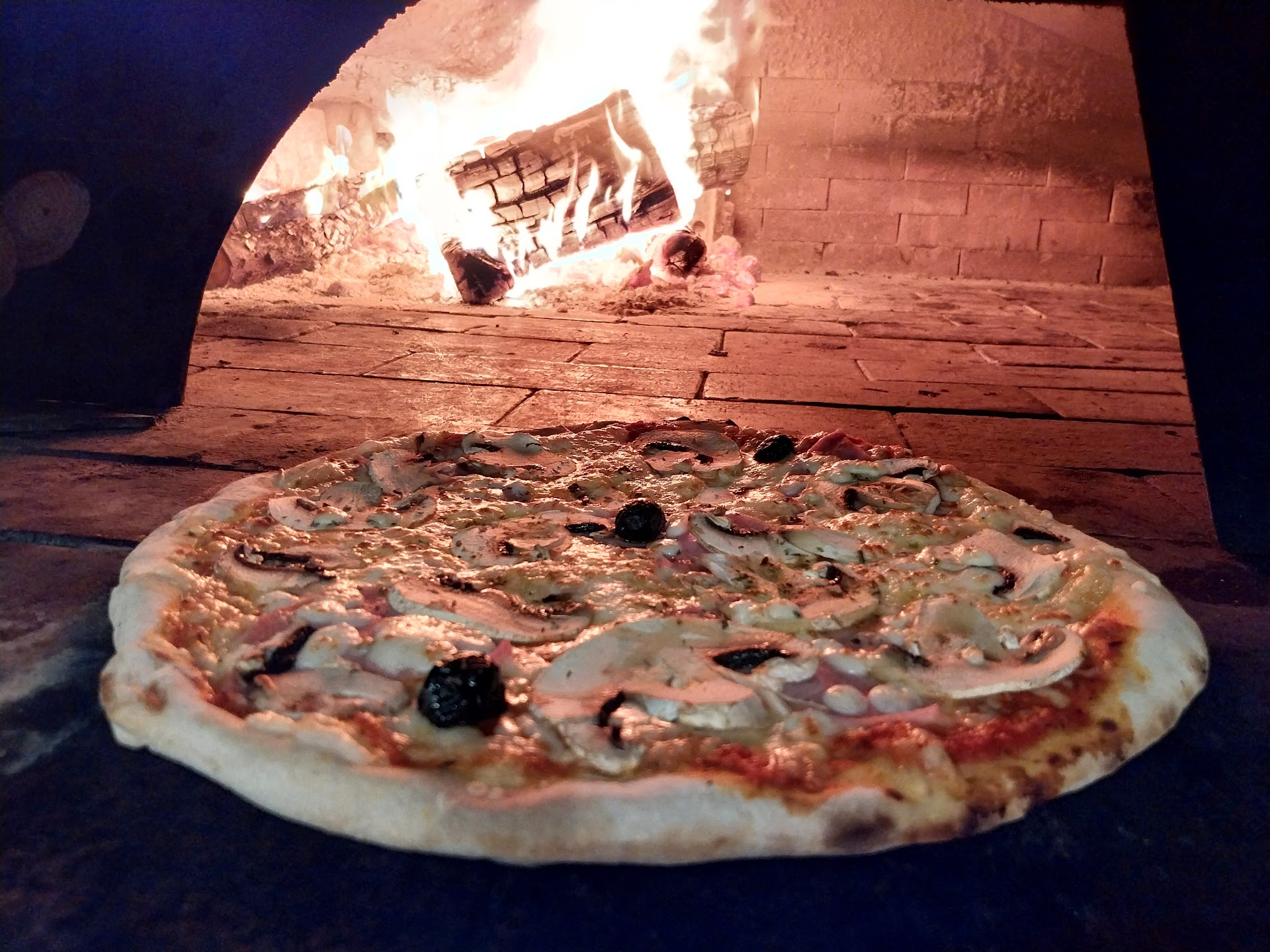 Photo Pizza au feu de bois GUIDO