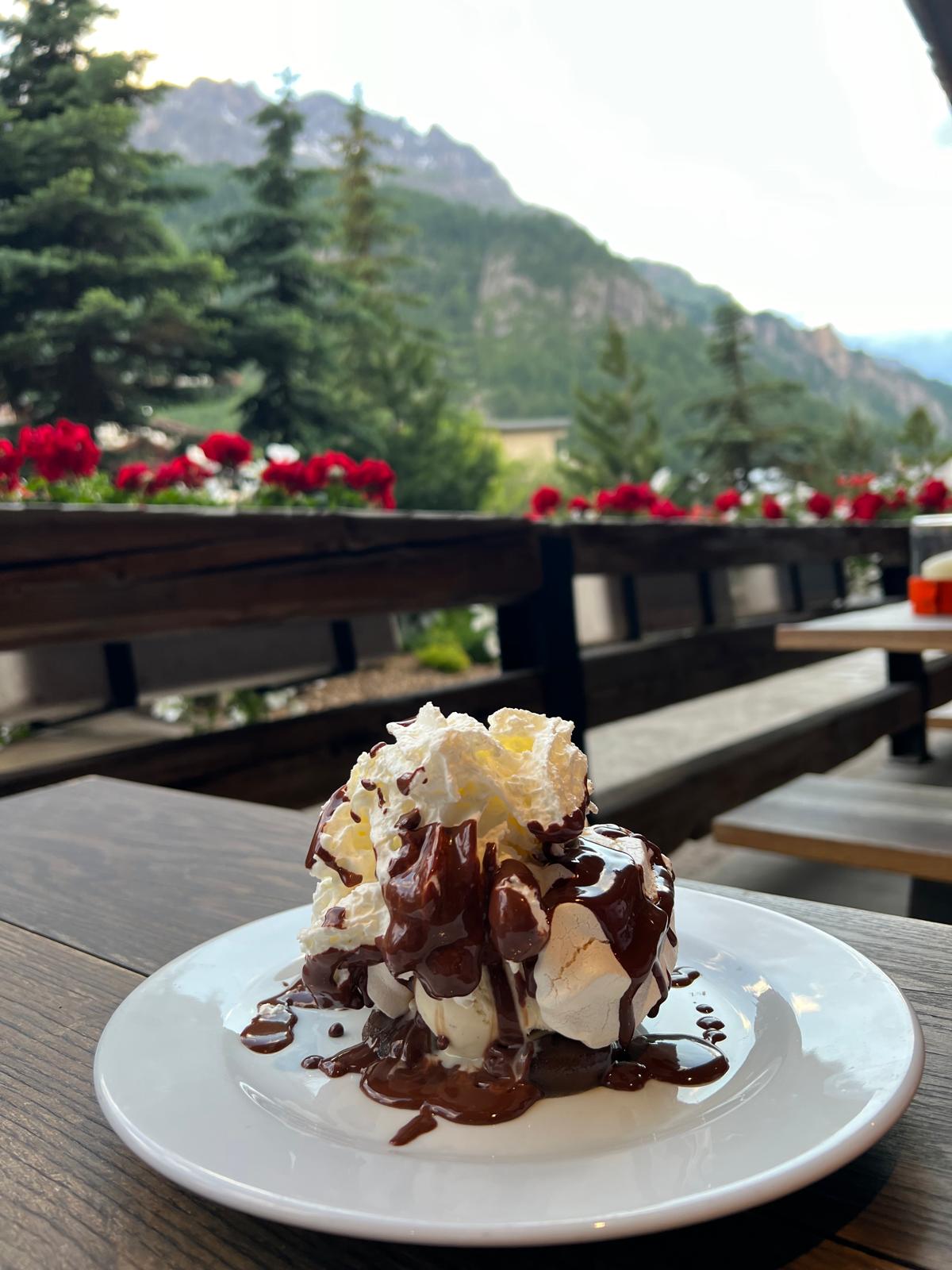 Photo Ski Gallery & Fondue Factory