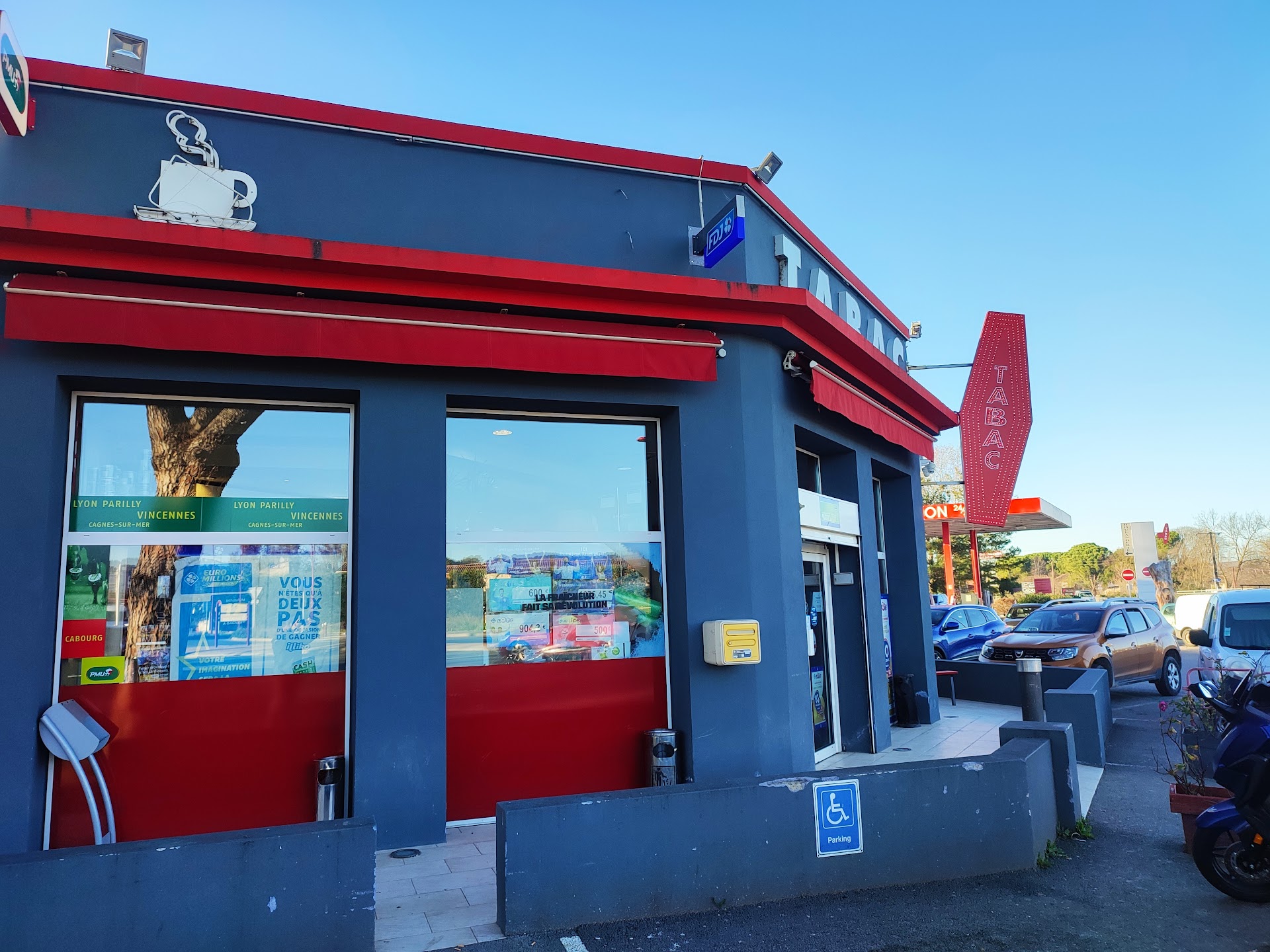 Photo Bar Tabac Station Sud - Distributeur blu