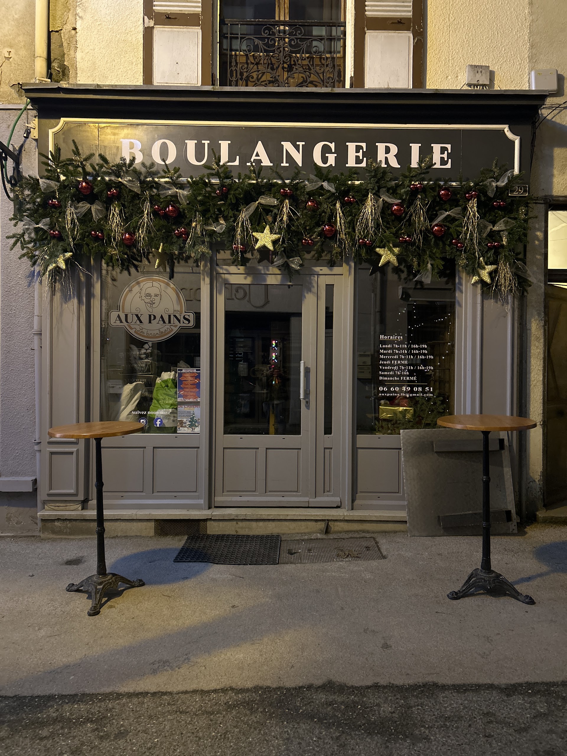 Photo Aux Pains « Les Branl***s »