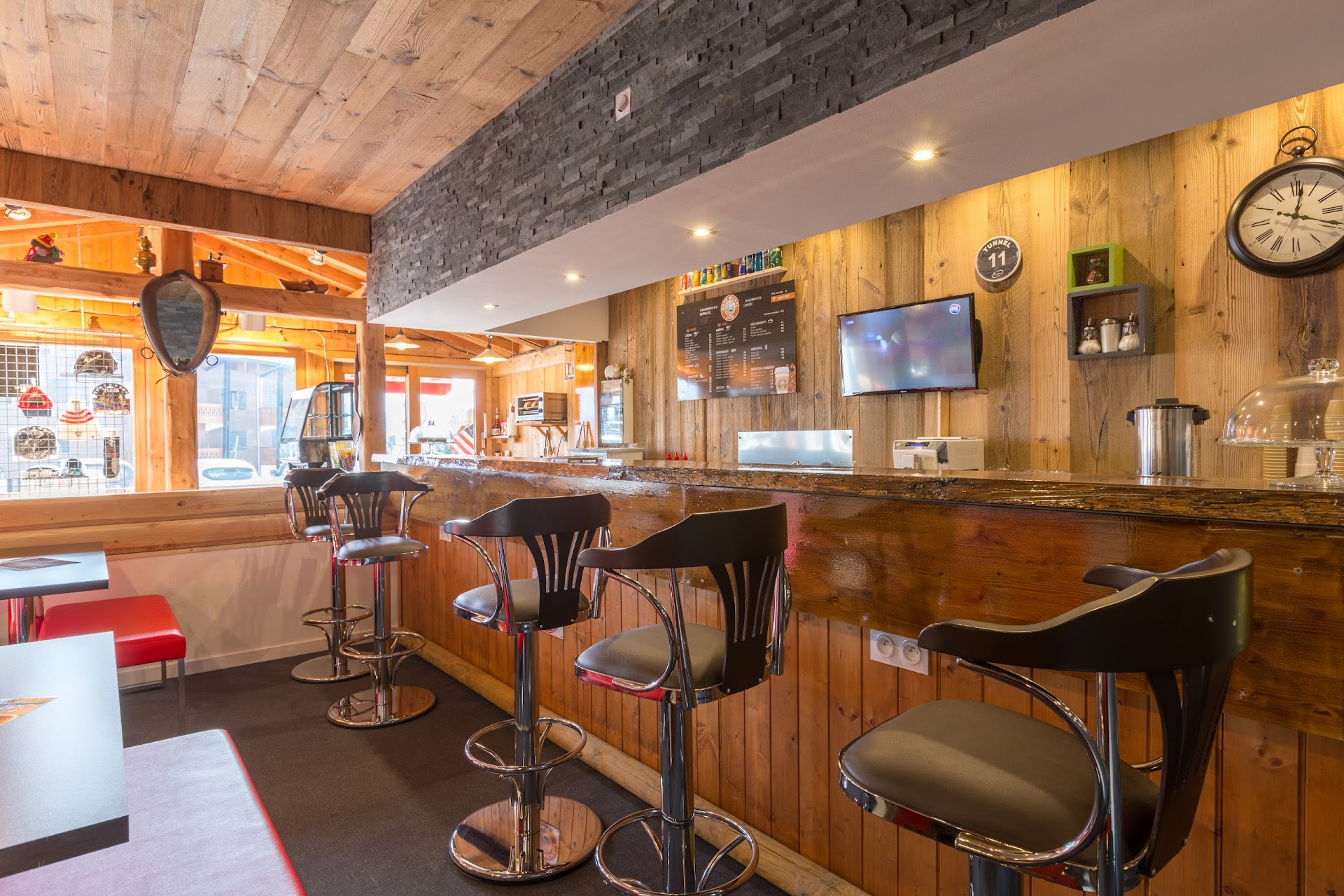 Photo LA MERE MICHEL Crêperie Snack Café Alpe d'Huez